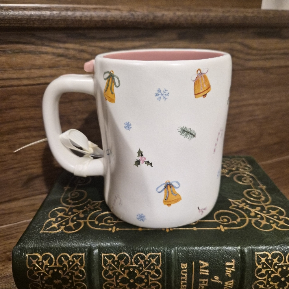 Rae Dunn Merry & Bright Holiday Christmas Mug NWT - Picture 2 of 5